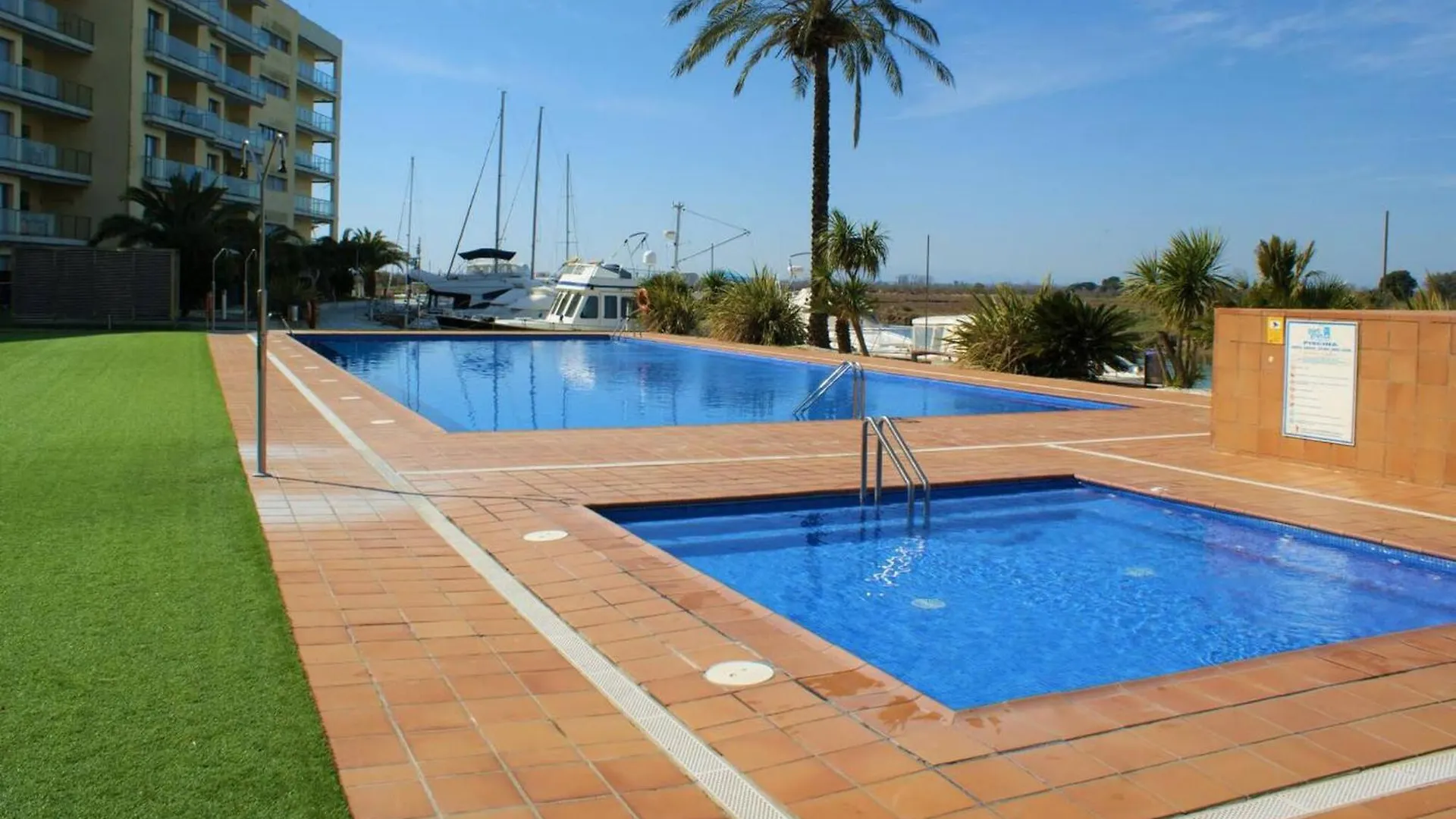 Precioso Apartamento En Complejo De Al Standing Av-16 Roses