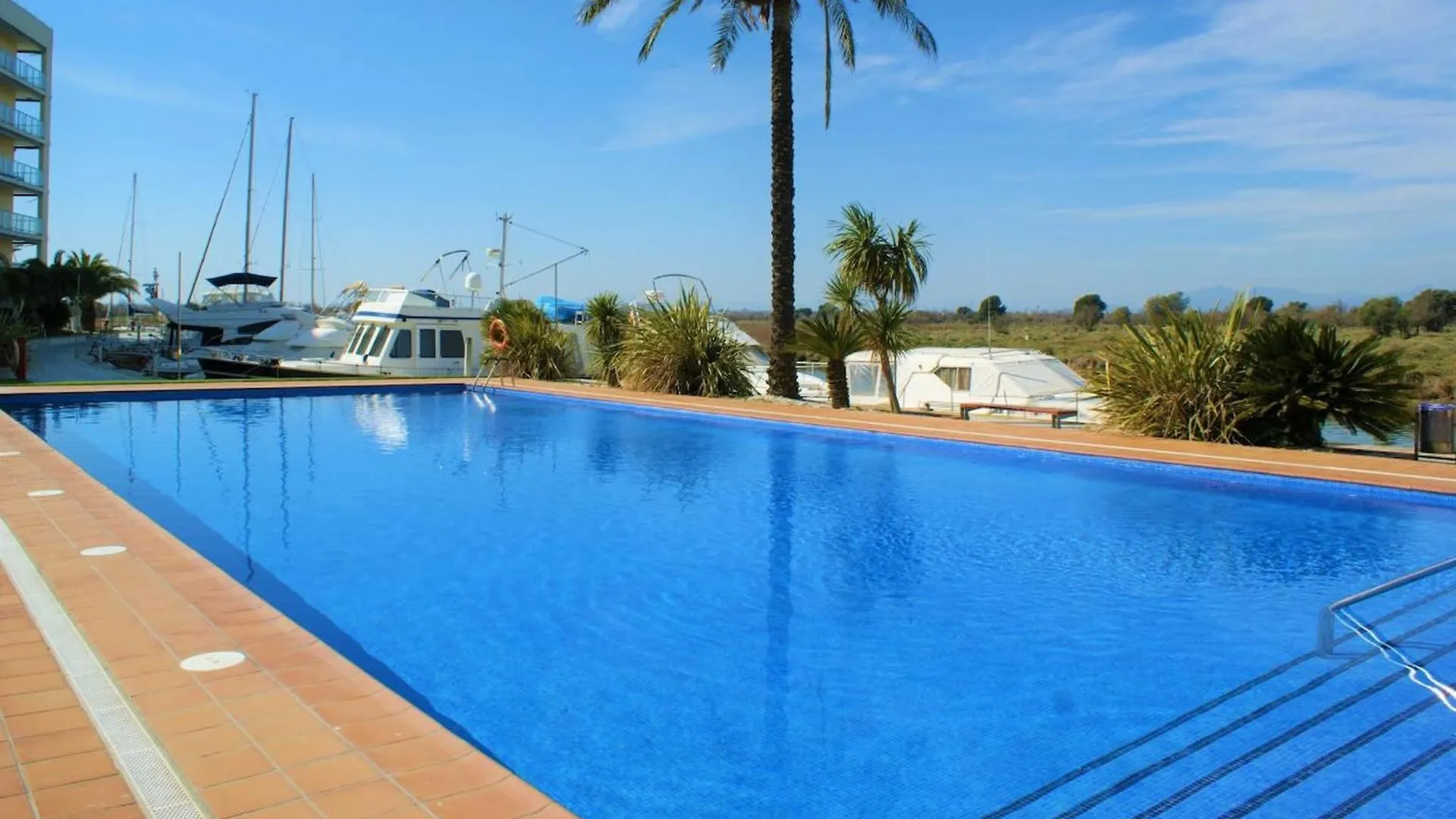 Precioso Apartamento En Complejo De Al Standing Av-16 Roses