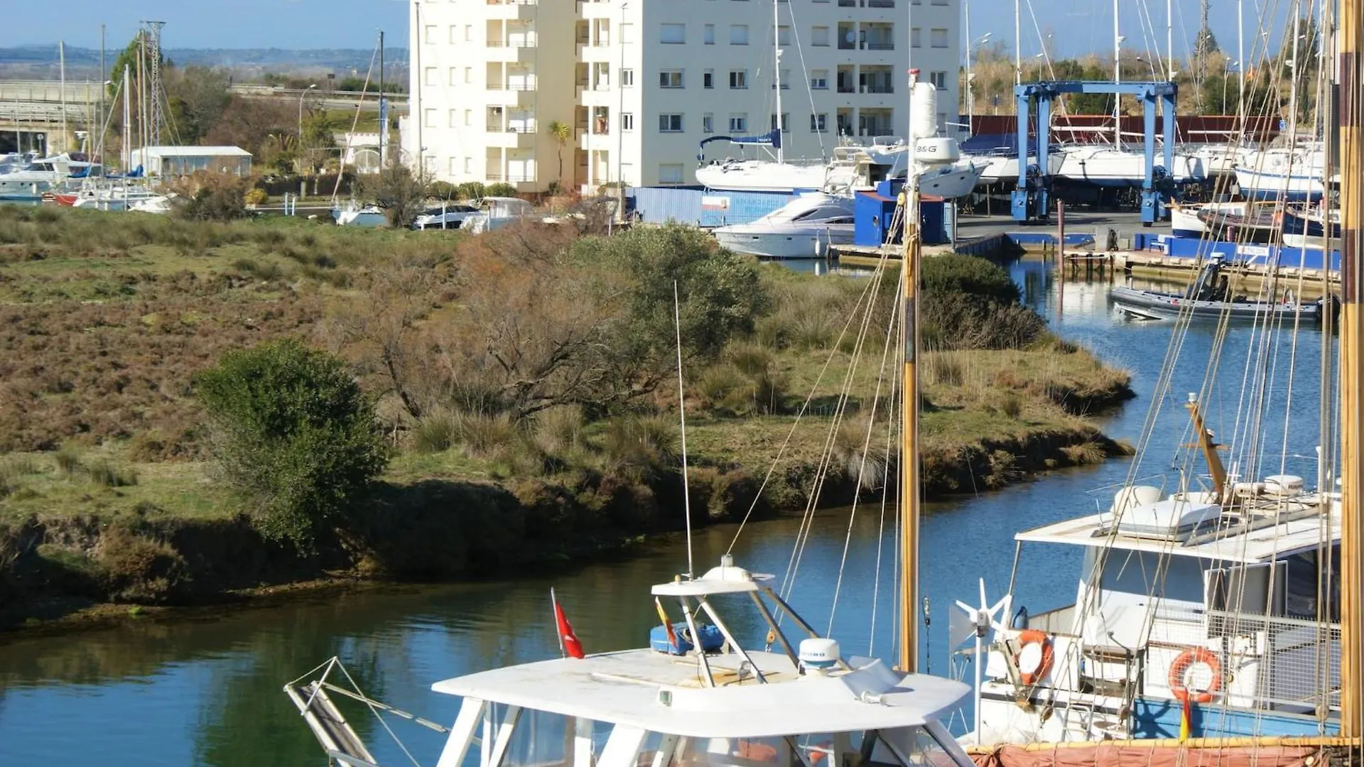 Precioso Apartamento En Complejo De Al Standing Av-16 Roses 0*,  Spagna